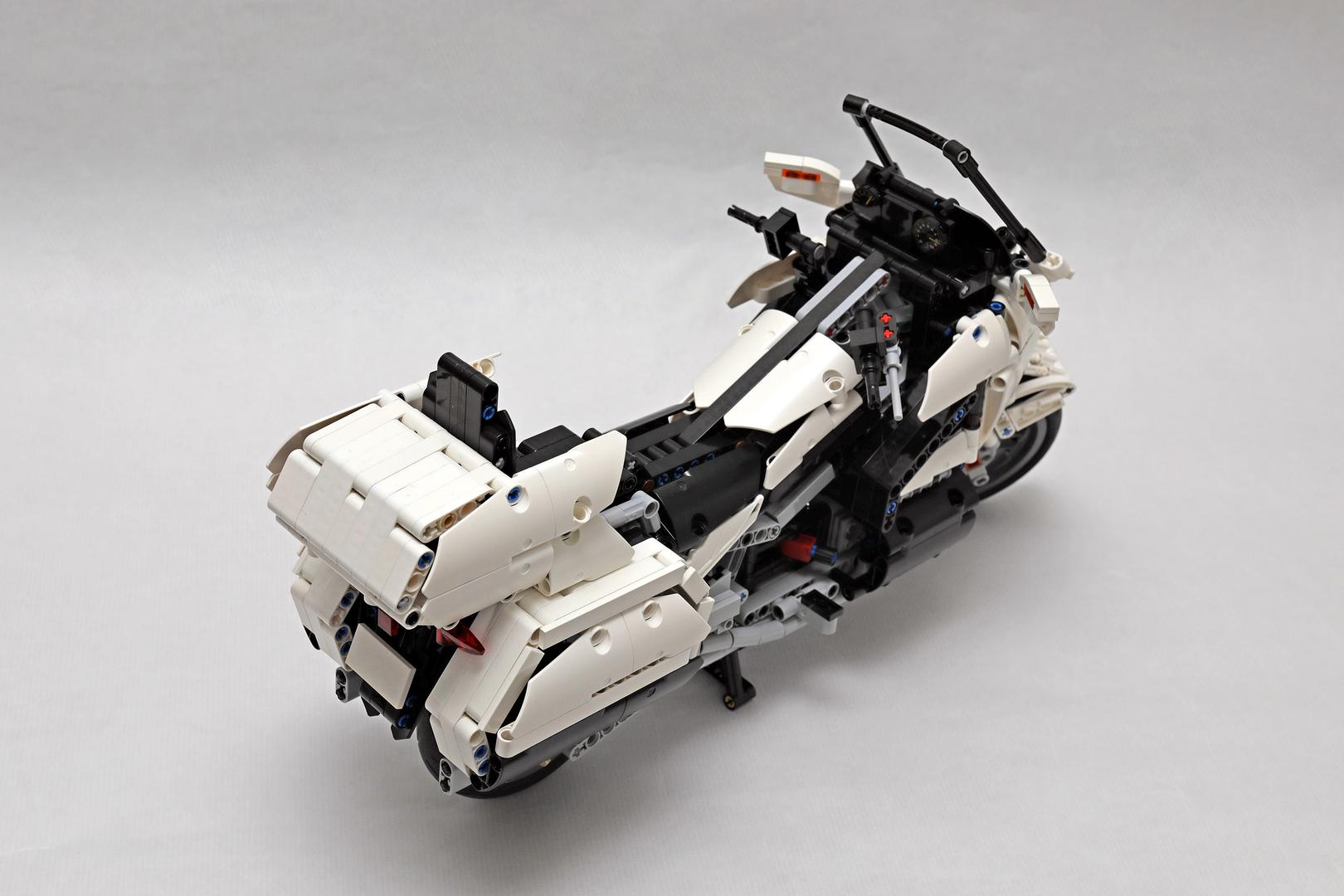 moc - 2018 honda gold wing gl1800 (1:7) white