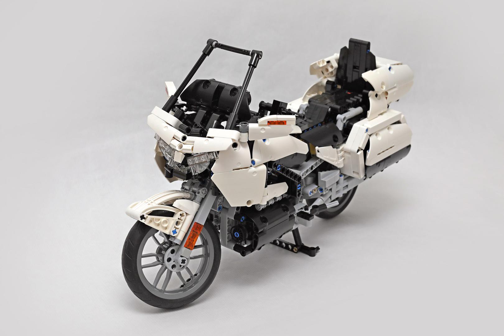 moc - 2018 honda gold wing gl1800 (1:7) white
