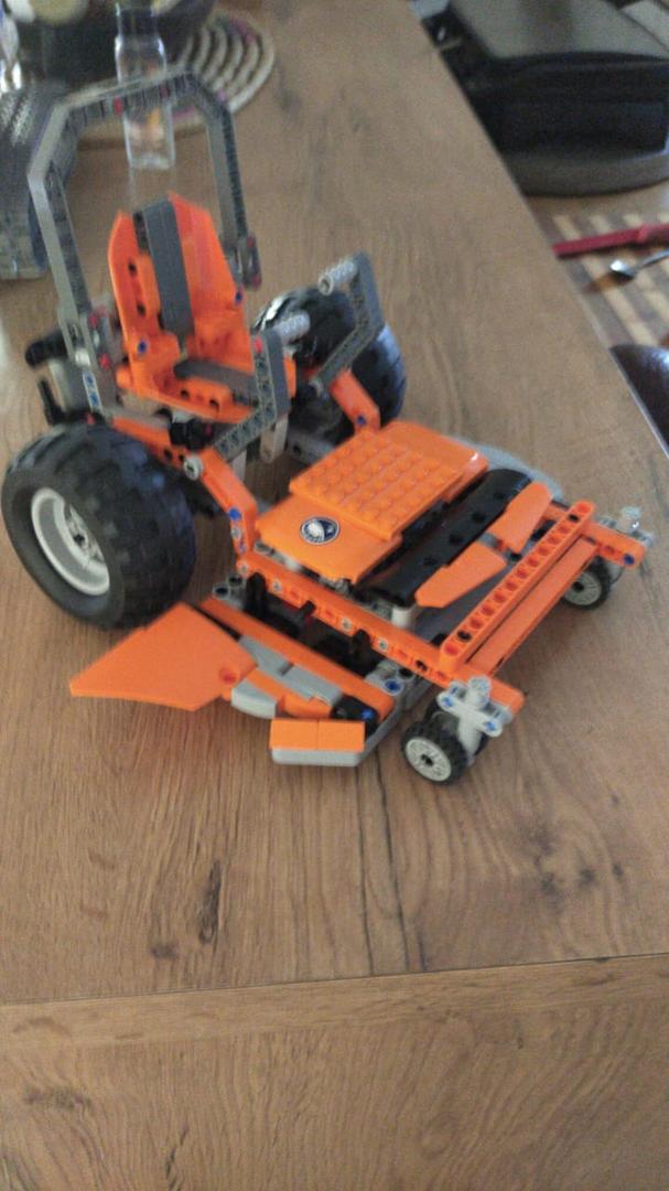 LEGO MOC ZeroTurn Mower by Hedgie Rebrickable Build with LEGO
