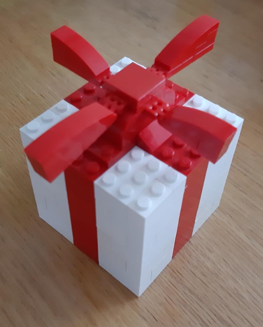 LEGO MOC Gift Box by Playwell Bricks Rebrickable Build with LEGO