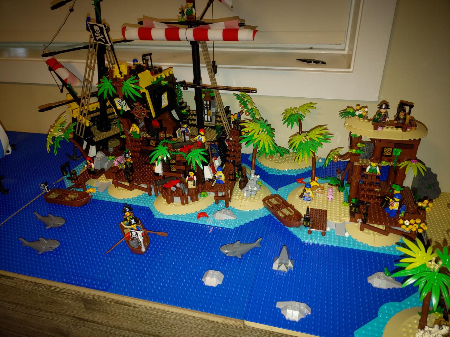 LEGO MOC 21322 Pirate Beach Hut by CathyVT Rebrickable