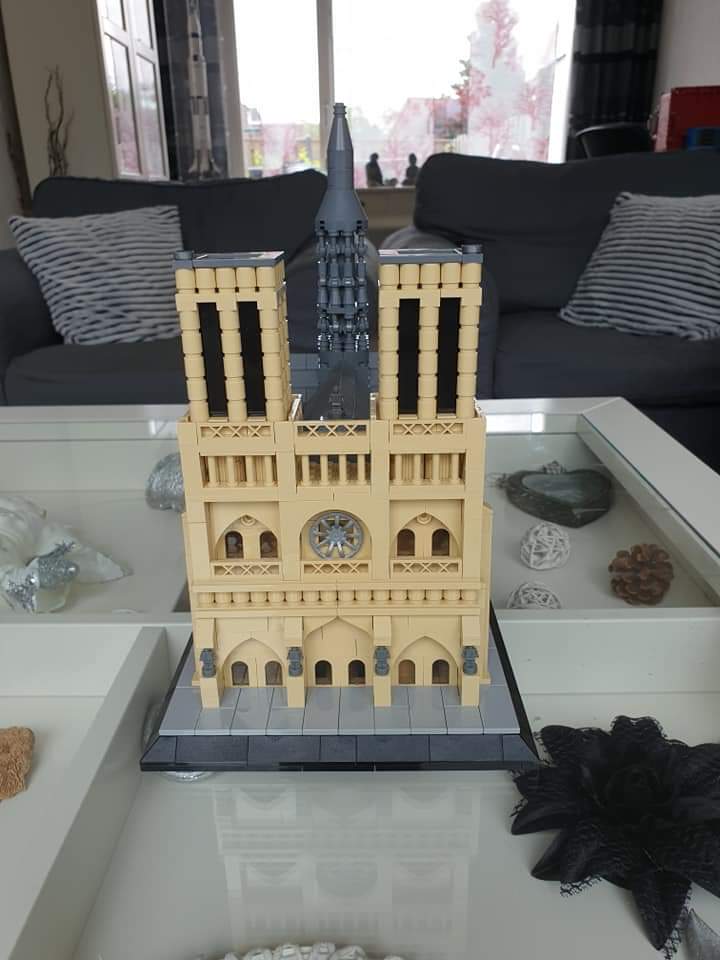 LEGO MOC Notre Dame de Paris by FredL45 Rebrickable Build with LEGO