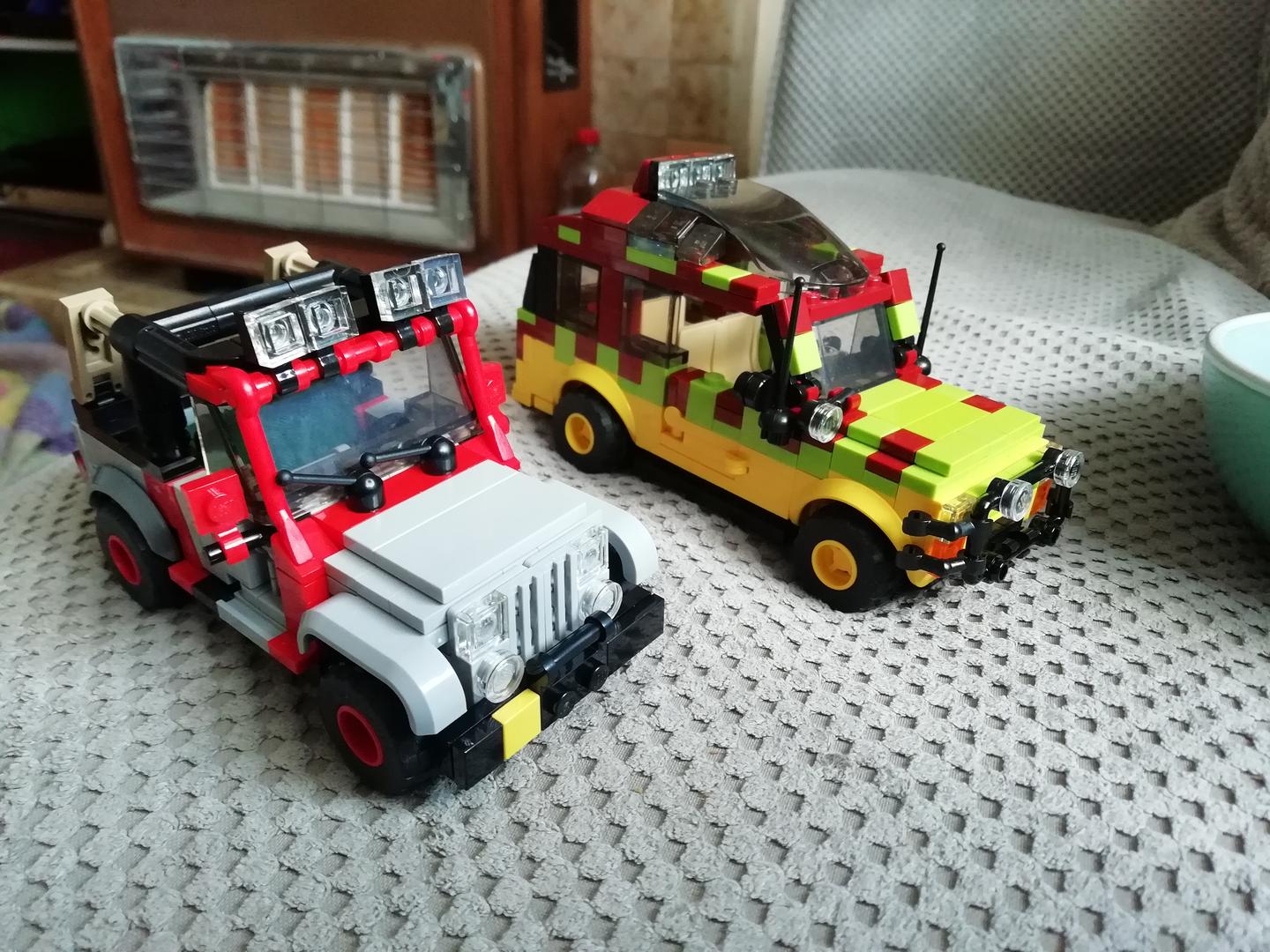 LEGO MOC Jurassic Park Tour Vehicle (Ford Explorer) by Miro