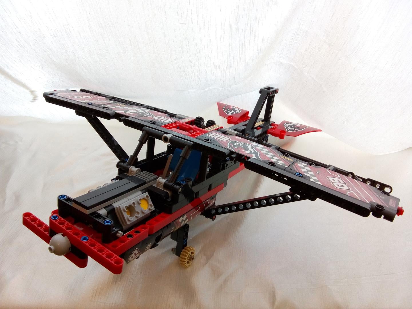 8041: propeller plane