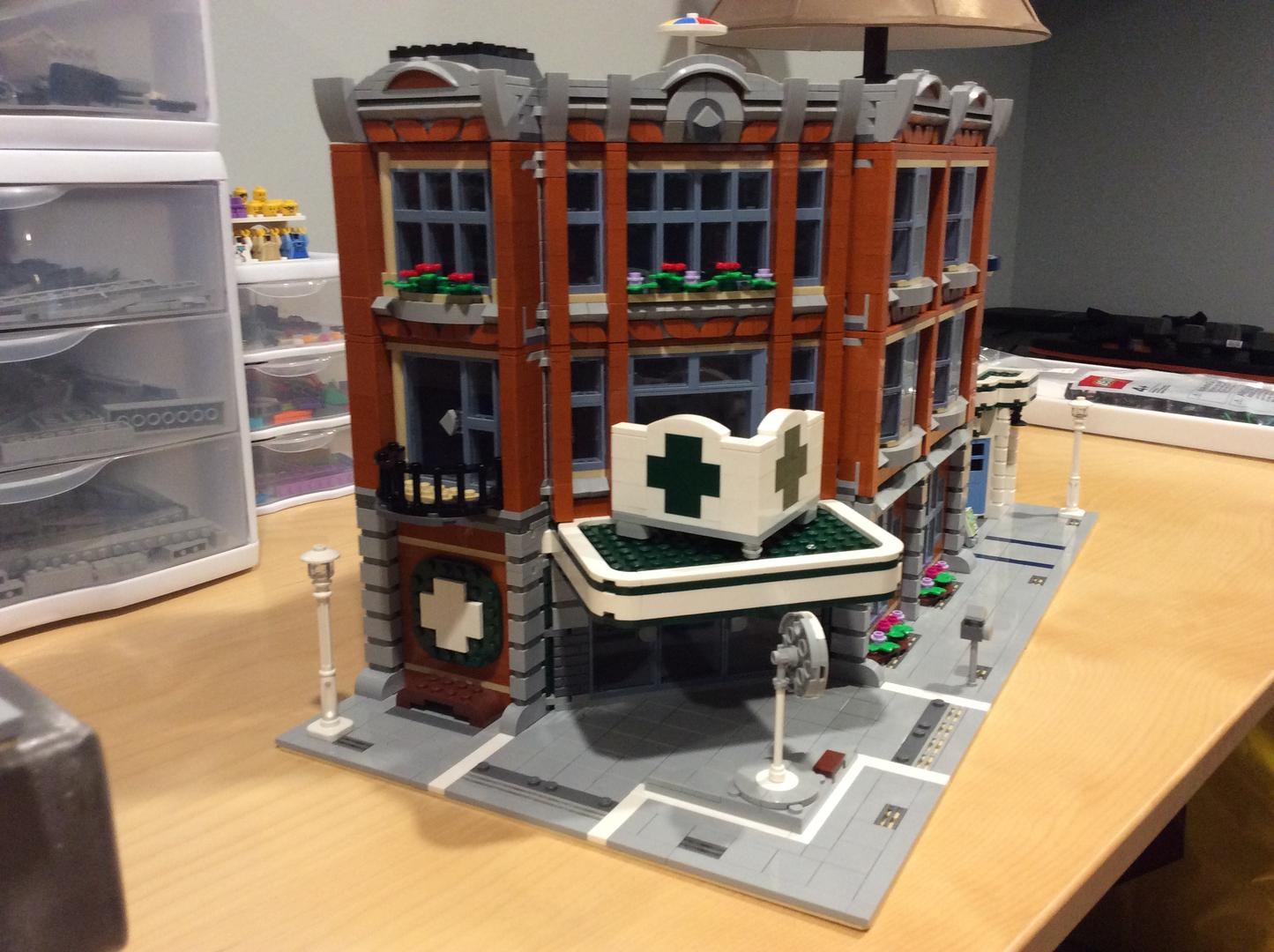 LEGO MOC HOSPITAL Corner Garage 10264 by dagupa Rebrickable Build
