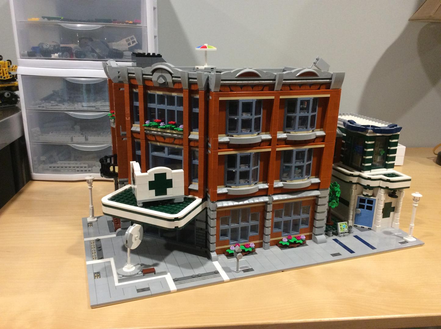 LEGO MOC HOSPITAL Corner Garage 10264 by dagupa Rebrickable Build