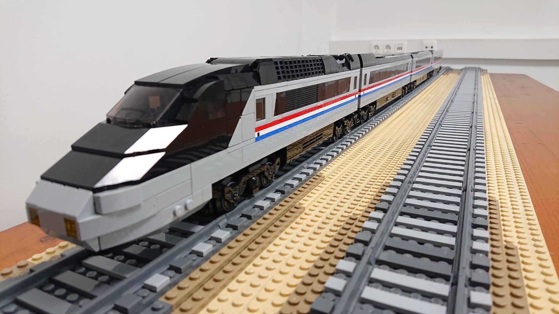 LEGO MOC The New Metroliner 2021 by brickdesigned_germany Rebrickable